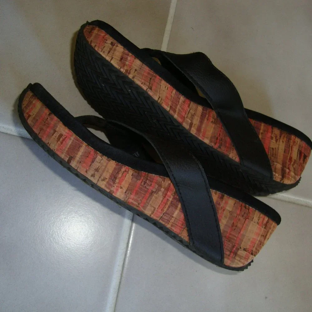 Volatile Platform Flip Flops - Picture 6 of 6